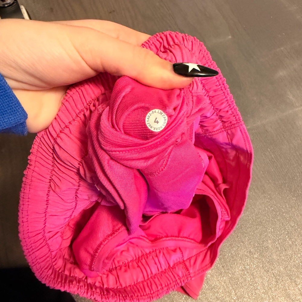 Lululemon Hot Pink 4" Brand New Condition - Picture 4 of 4